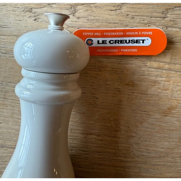 Le Creuset Acrylic Classic Manual Pepper Mill 8 in Meringue NEW NWT - Picture 5 of 6